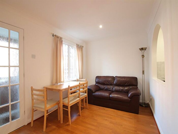 1 Bedroom Flat To Rent In Harrowes Meade, Dorset Mews, Edgware, N3