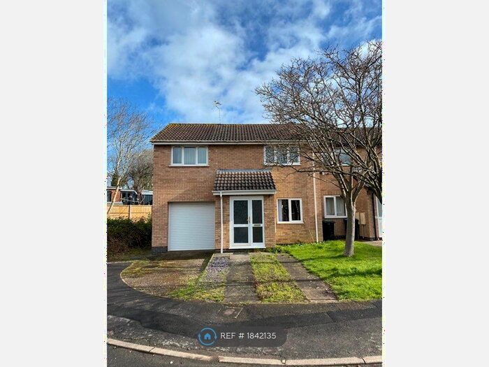 3 Bedroom Semi-Detached House To Rent In Fern Close, Thurnby, Leicester, LE7