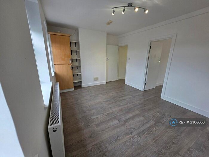 2 Bedroom Flat To Rent In Bridge Street, Pinner, HA5