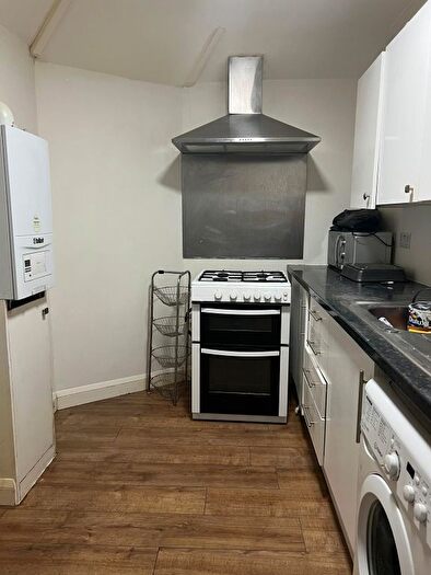3 Bedroom Flat To Rent In Dagenham, RM10