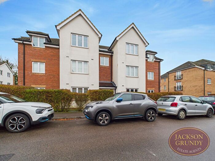 2 Bedroom Flat For Sale In Gregory Gardens, Northampton, NN3
