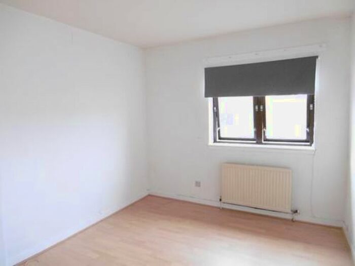 3 Bedroom Flat To Rent In West Pilton Avenue, Edinburgh, EH4