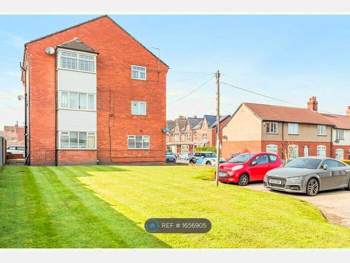 2 Bedroom Flat To Rent In Roman Court, Leeds, LS8