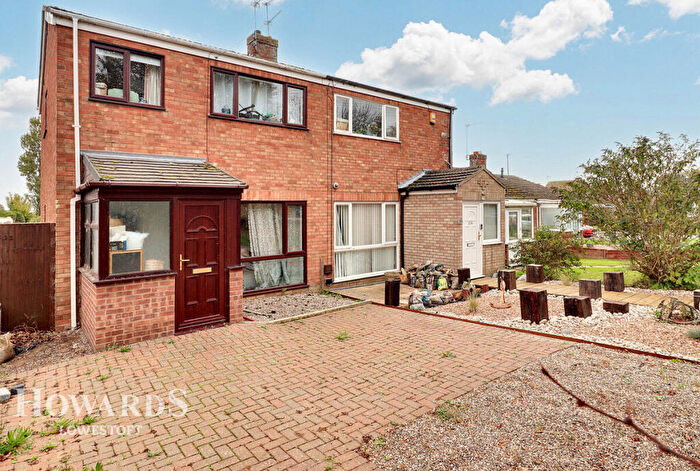 3 Bedroom Semi-Detached House For Sale In Lloyds Avenue, Kessingland, NR33