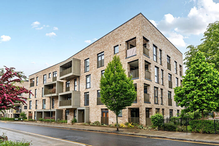 2 Bedroom Flat For Sale In Hera Avenue, Barnet, EN5