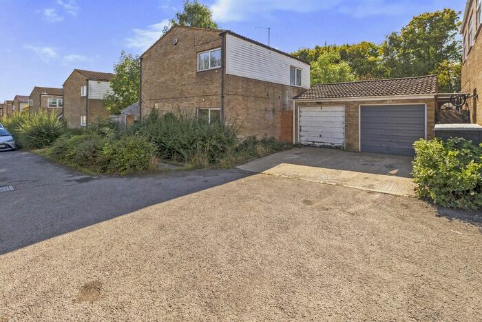 4 Bedroom Semi-Detached House To Rent In Broomfield, Stacey Bushes, MK12