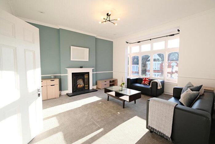 4 Bedroom Flat To Rent In Compton Road, London, N21