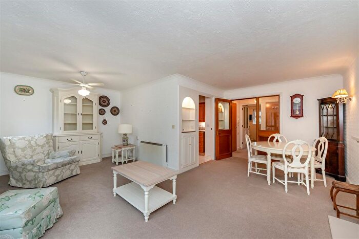 1 Bedroom Flat For Sale In Chorleywood Bottom, Chorleywood, Rickmansworth, WD3