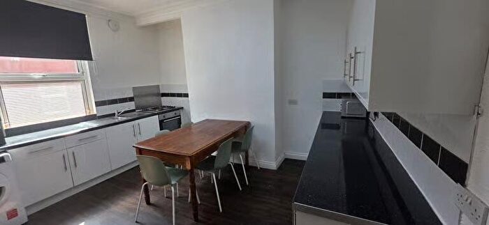 5 Bedroom Terraced House To Rent In Cliff Mount, Woodhouse, Leeds, LS6