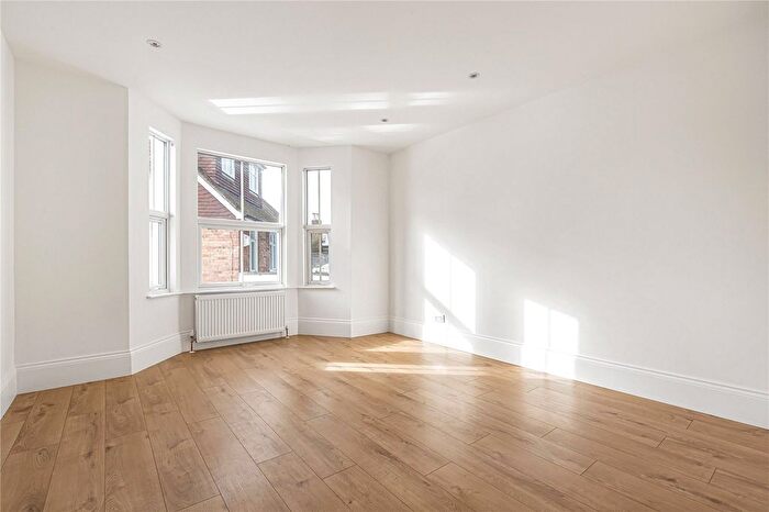 2 Bedroom Flat To Rent In South Road, Twickenham, TW2
