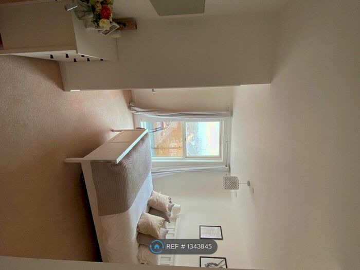 2 Bedroom Flat To Rent In Gala Court, Erith, DA8