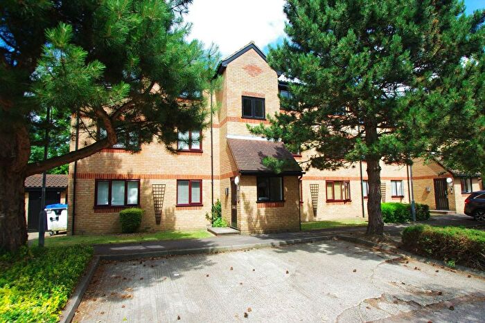 1 Bedroom Flat To Rent In Courtlands Close, Watford, WD24