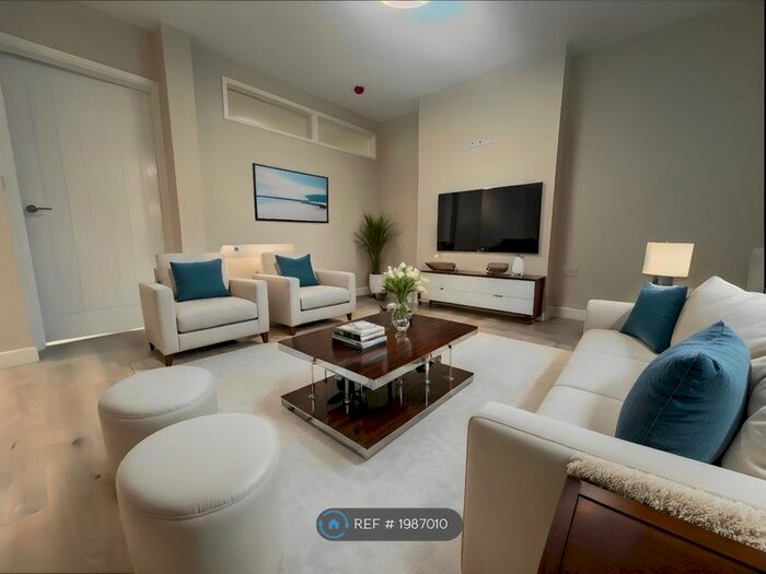 2 Bedroom Flat To Rent In Duncombe Road, Bristol, BS15