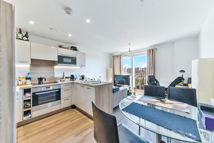 1 Bedroom Flat To Rent In Ferdinand Court, Catford Green, Adenmore Road, Catford, SE6