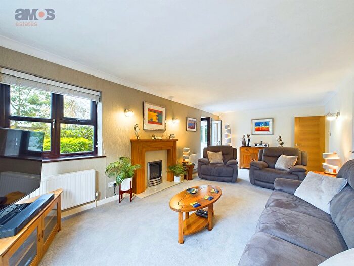4 Bedroom Detached House For Sale In Green Lane, Eastwood, Leigh-On-Sea Essex, SS9