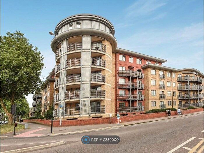2 Bedroom Flat To Rent In Jubilee Square, Reading, RG1