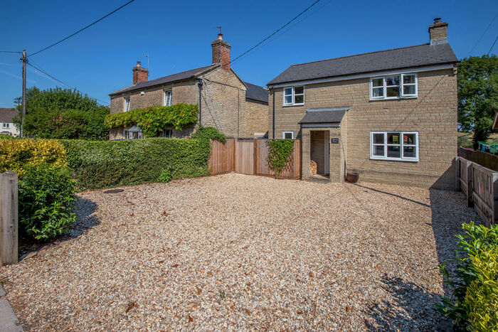 4 Bedroom Detached House For Sale In The Street, Brinkworth, SN15