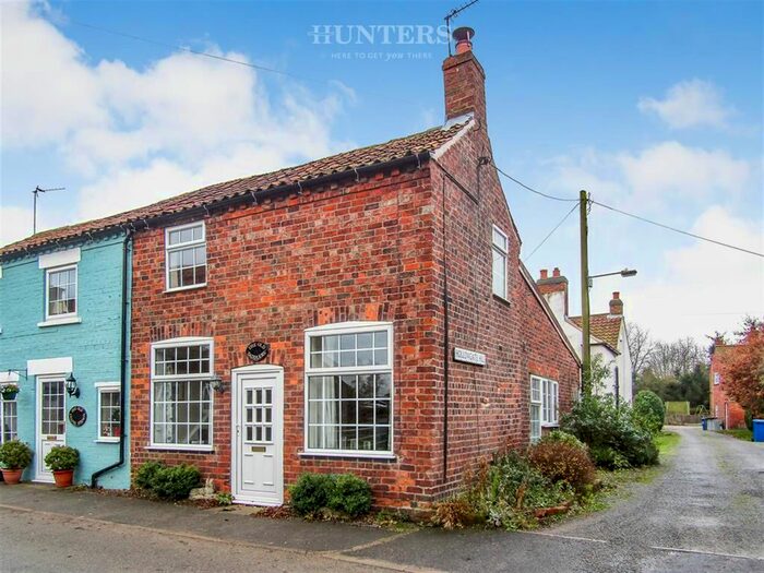 2 Bedroom Cottage For Sale In Hollowgate Hill, Willoughton, Gainsborough DN21