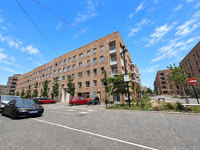 1 Bedroom Flat To Rent In Fairweather House, Kentfield Street, Barking, IG11