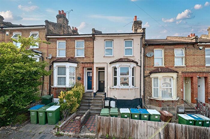 1 Bedroom Apartment For Sale In Maximfeldt Road, Erith, DA8