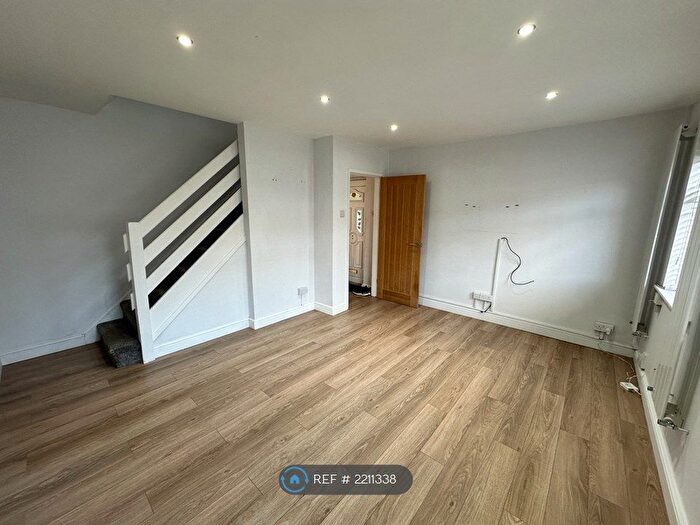 3 Bedroom Semi-Detached House To Rent In Mortlake Close, Worsley, Manchester, M28