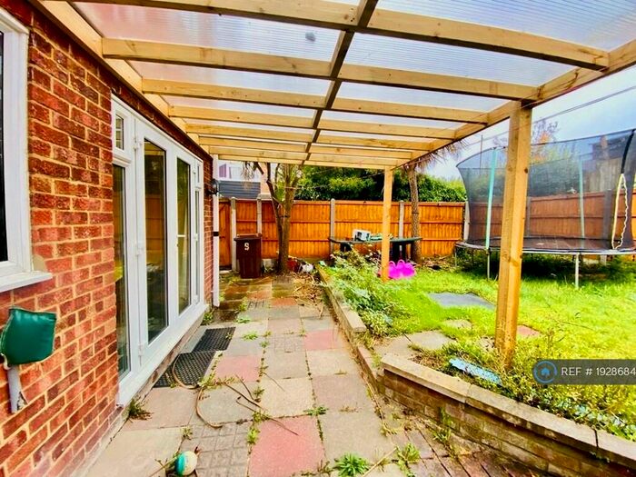 3 Bedroom Semi-Detached House To Rent In Heather Close, Sittingbourne, ME10