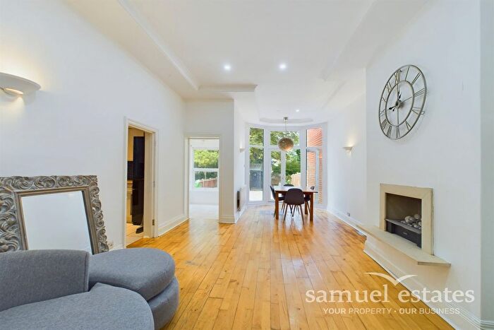 2 Bedroom Flat To Rent In Westwell Road, Streatham, SW16