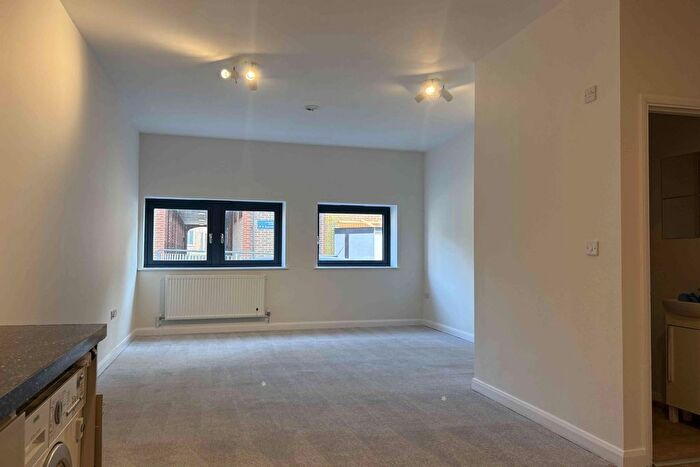 1 Bedroom Flat To Rent In Kings Head Alley, Leatherhead, Surrey, KT22