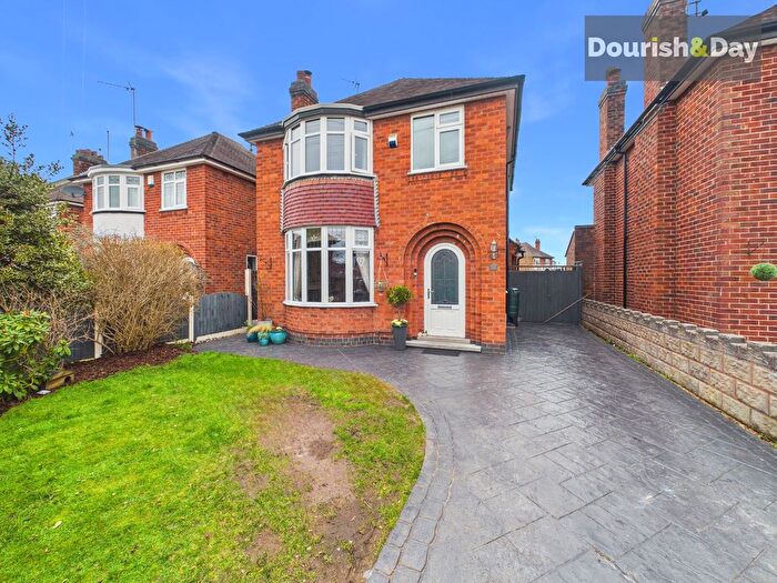 3 Bedroom Detached House For Sale In Warwick Road, Stafford, ST17