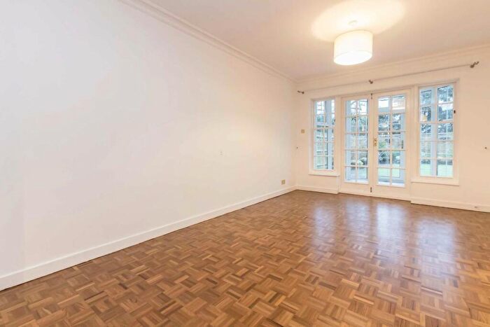 4 Bedroom House To Rent In Cotswold Close, Kingston Upon Thames, KT2