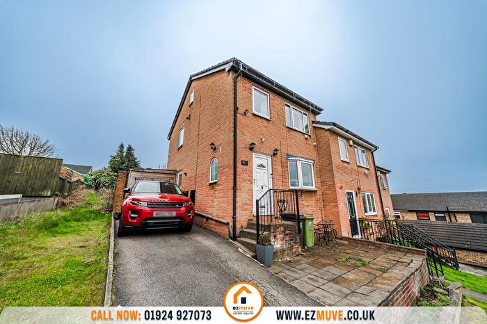 3 Bedroom End Terrace House For Sale In Nook Walk, Dewsbury, WF13