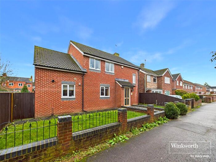 4 Bedroom Detached House For Sale In Wellington Close, Newbury, Berkshire, RG14