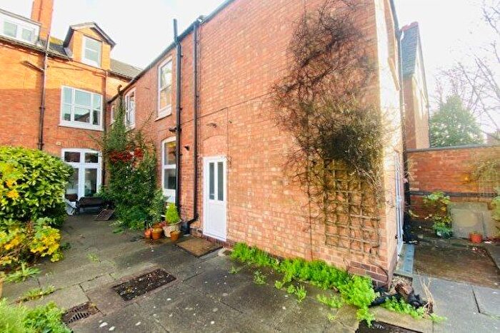 2 Bedroom Flat To Rent In Ashleigh Court, Leicester, LE2