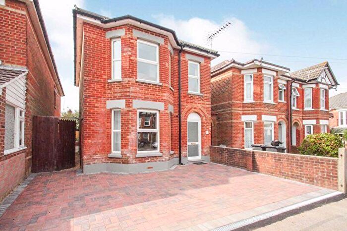 5 Bedroom Detached House To Rent In Sedgley Road, Winton, BH9
