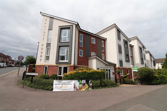 1 Bedroom Flat For Sale In Elliott Court, High Street North, Dunstable, LU6