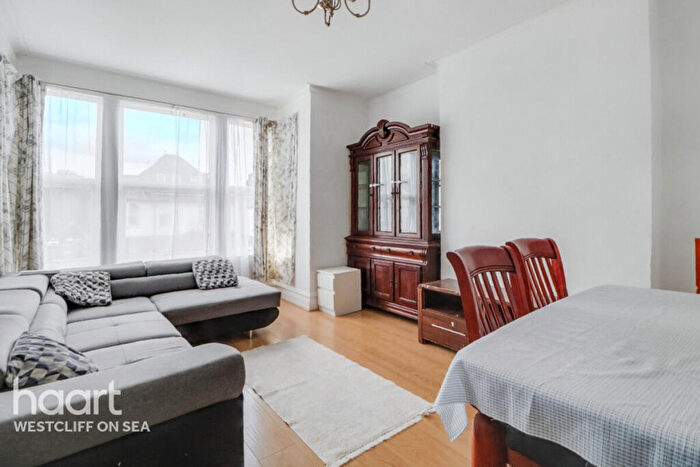 1 Bedroom Flat For Sale In Valkyrie Road, Westcliff-On-Sea, SS0