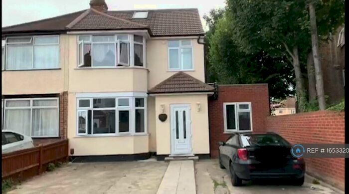5 Bedroom Semi-Detached House To Rent In Glentworth Place, Slough, SL1