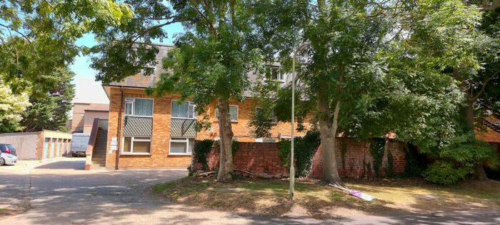 2 Bedroom Flat To Rent In Stamford Avenue, Hayling Island, PO11