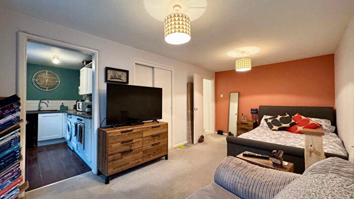 Studio For Sale In Sheridan Court, London Road, Newbury, RG14