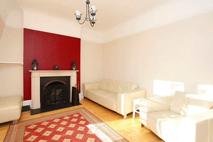 2 Bedroom Flat For Sale In Elgin Avenue, Maida Vale, London, W9