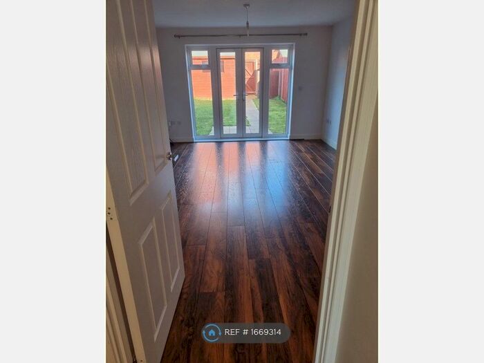 2 Bedroom Terraced House To Rent In Oxlade Drive, Slough, SL3