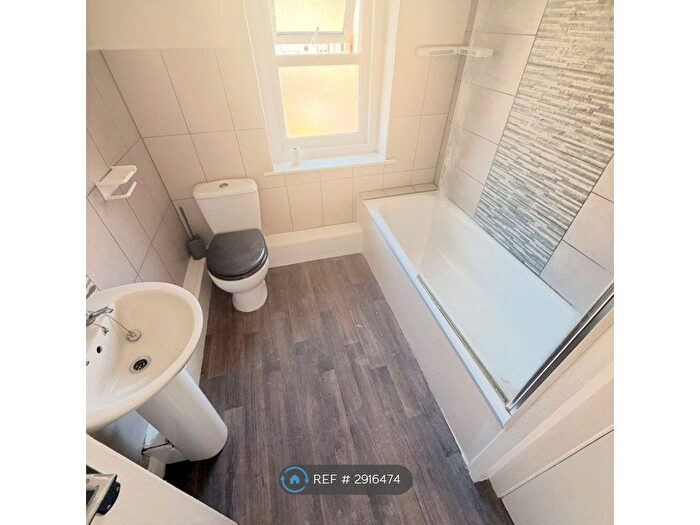 2 Bedroom Flat To Rent In Clifton Road, Llandudno, LL30