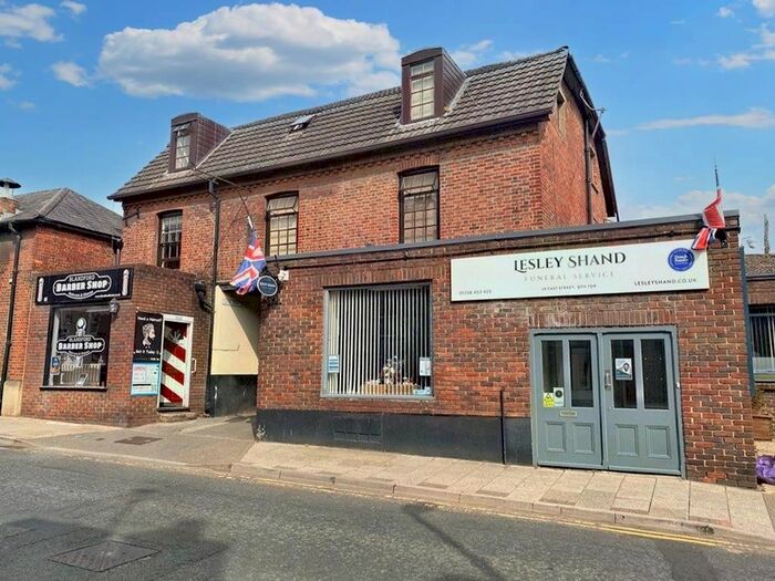 2 Bedroom Flat To Rent In East Street, Blandford Forum, Dorset, DT11