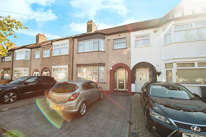 4 Bedroom Terraced House For Sale In Ramsgill Drive, Newbury Park, IG2
