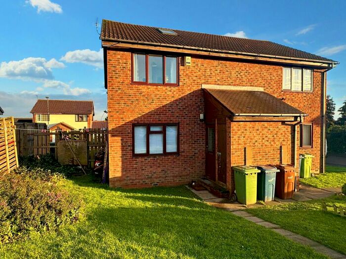 1 Bedroom Flat To Rent In Wheatear Close, Washington, Tyne And Wear, NE38