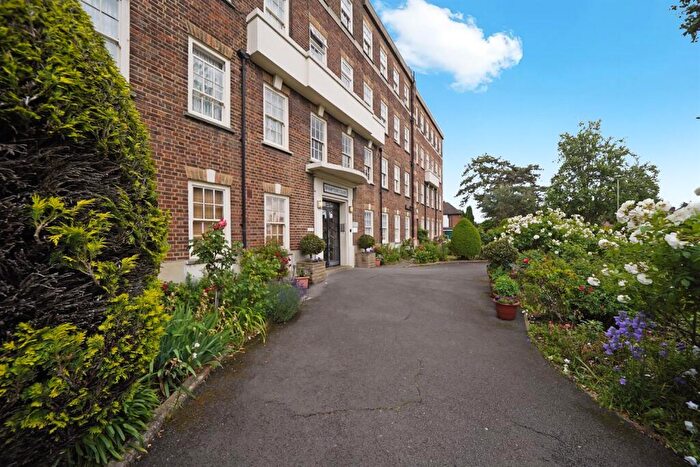 3 Bedroom Flat To Rent In Brampton Court, Brampton Grove, Hendon, NW4