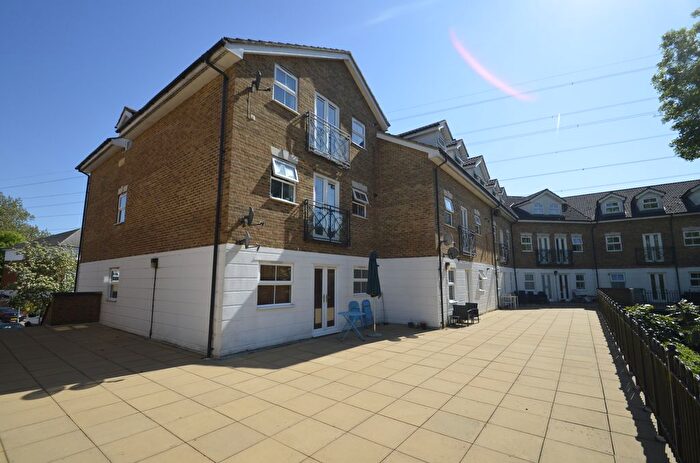 3 Bedroom Flat To Rent In Wraysbury, Staines-Upon-Thames, TW19