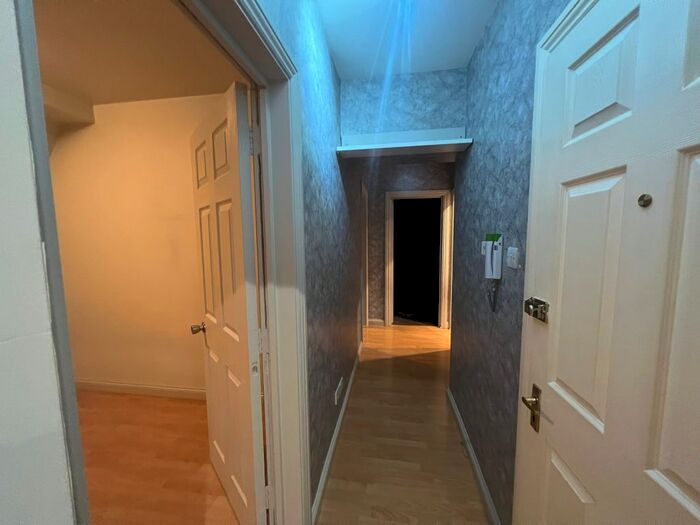3 Bedroom Flat To Rent In South Street, Romford, RM1