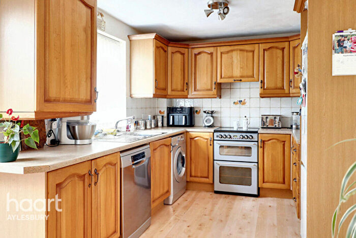 3 Bedroom Terraced House For Sale In Waivers Way, Aylesbury, HP21