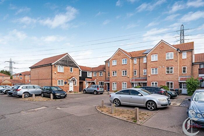 3 Bedroom Flat To Rent In Colgate Place, Enfield, EN3